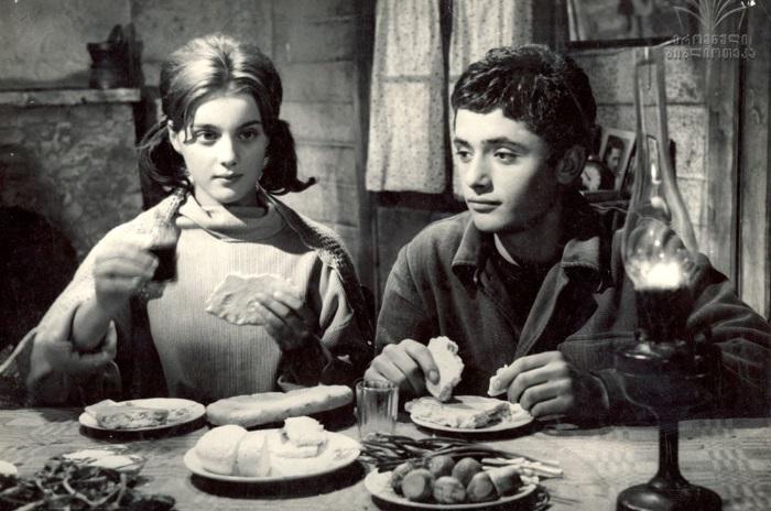 "ხატიას სოსოია" აღარ არის - მხატვარი გელა ჭიჭინაძე, რომელმაც ფილმიდან "მე ვხედავ მზეს" შეაყვარა ყველას თავი, გარდაიცვალა