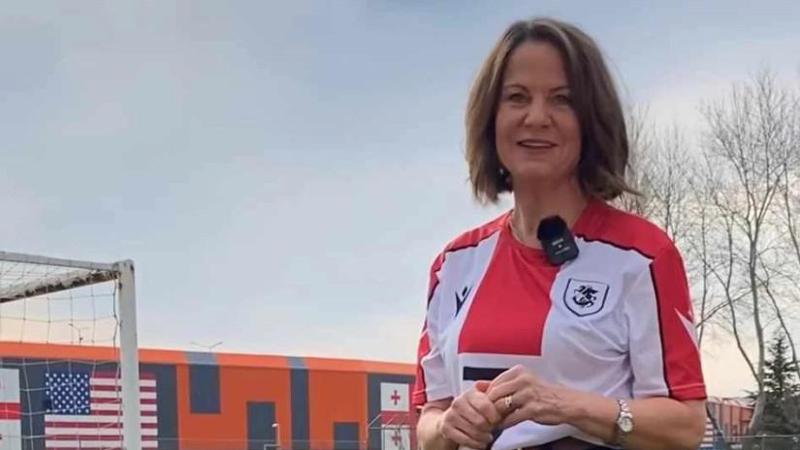 "ფეხბურთის გულმხურვალე ფანი ვარ - დარწმუნებული ვარ, საქართველო გაიმარჯვებს" - აშშ-ის ელჩი