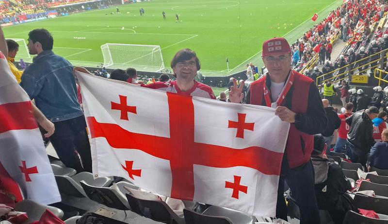 "აუგი როგორ უნდა თქვა ვინმეზე. 3 კაცი კეტავდა ხვიჩას... თავი არავის დაუზოგავს და მიუხედავად წაგებისა ამაყი წამოვედი სტადიონიდან..." - გერმანიაში მოღვაწე ქართველი საოპერო მომღერალი