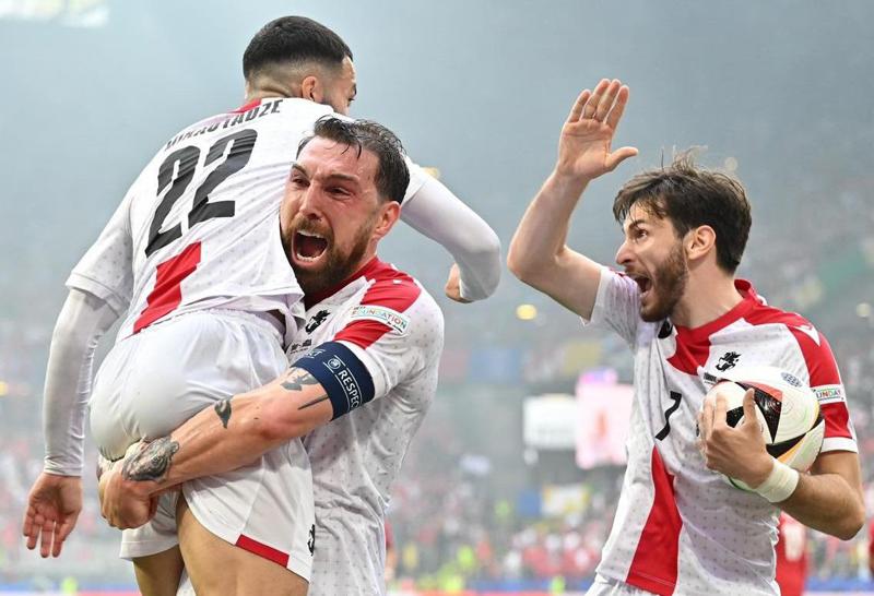 "თურქეთმა თამაში მოიგო, საქართველომ კი ჩვენი გულები" -  როგორ ეხმაურებიან ფეხბურთის უცხოელი გულშემატკივრები საქართველოს ნაკრების თამაშს?