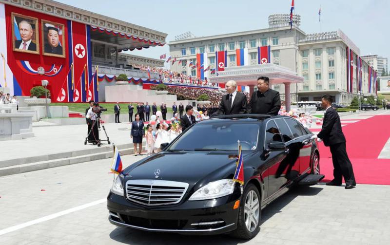 საბჭოური დახვედრა ფხენიანში - ორი დიქტატორის შეხვედრა, ბუშტებისა და დროშების ფონზე: რა ხდება ცნობილი პუტინის ჩრდილოკორეულ ვიზიტზე?