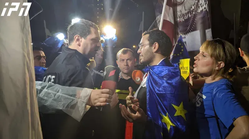 დაპირისპირება რუსთაველის მეტროსთან - რა მოხდა აქციის მონაწილეებსა და პოლიციას შორის (ვიდეო)