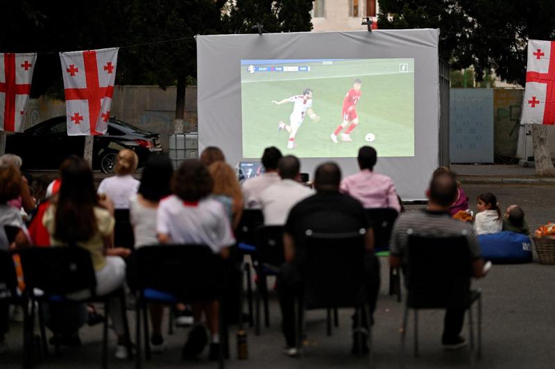 18 ივნისს პალიტრა მედია ჰოლდინგის ეზოში ევრო 2024-ის ჩვენება გაიმართა