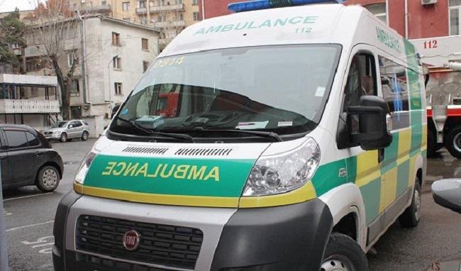 ქუთაისში ერთ-ერთი კორპუსის მე-3 სართულიდან 2 წლის ბავშვი გადმოვარდა: გოგონა გადარჩა - რას ამბობს თვითმხილველი?