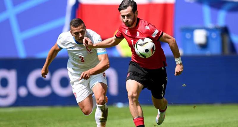 "ნაკრებისთვის ყველაფერს ვაკეთებ, რასაც მავალებენ, იმის მიუხედავად, რომ ჩემ პოზიციაზე არ მიწევს თამაში" - ხვიჩა კვარაცხელია