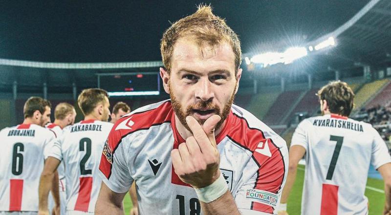 "იმდენი პირადი კითხვაა, რატომ? არაფერი ვიცი, მეც მაინტერესებს…" - რას წერს ბუდუ ზივზივაძის მამა?