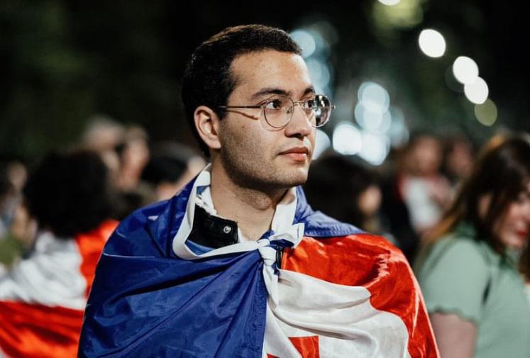 "სასწაული ხდება ციხეში - ჩვენ იმაზე ძლიერები დავბრუნდებით ტყვეობიდან, ვიდრე ვიყავით...“ - აქციაზე დაკავებული აქტივისტი ზვიად ცეცხლაძე საკნიდან წერილს აქვეყნებს