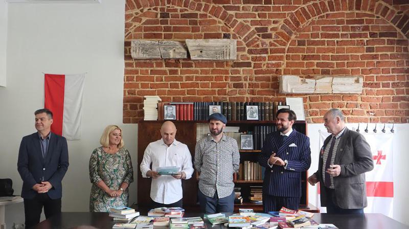 პოლონეთში პირველი ქართული ბიბლიოთეკა გაიხსნა -  უცხოეთის კიდევ რომელ ქალაქებში იგეგმება სამკითხველოების გახსნა?