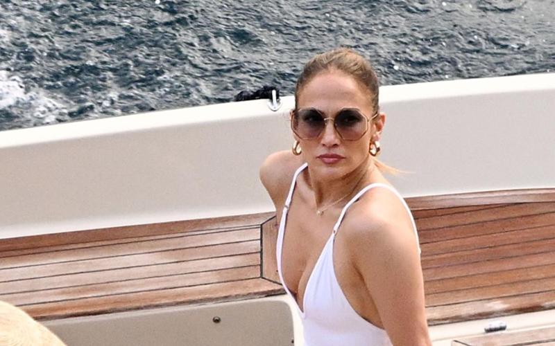 ჯეი ლო პოზიტანოს სანაპიროზე მარტო ნებივრობს - სად არის ბენი?