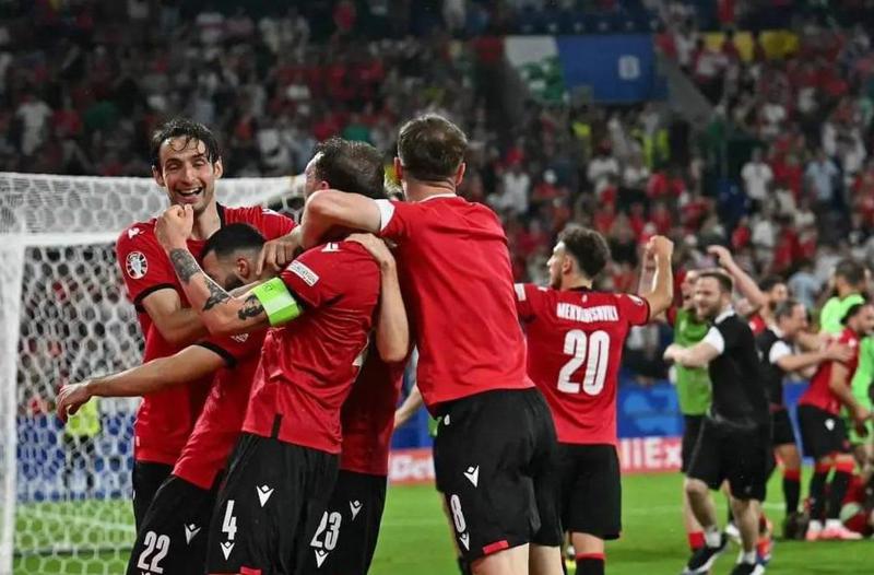 "საქართველოს ნაკრები აგრძელებს გაუტეხელი სულის ჩვენებას..." - აშშ-ის საელჩო გვილოცავს