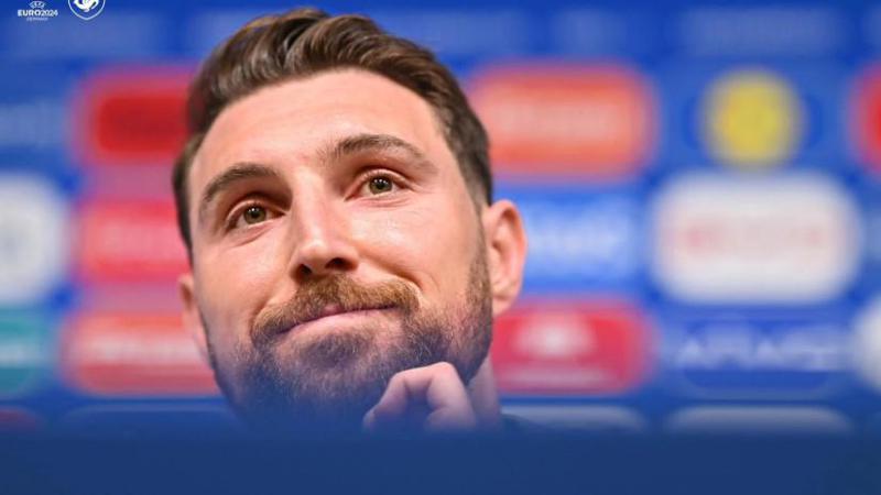 "მთელი ბავშვობა მეგონა, გაუნათლებელი ვიყავი.. მასწავლებელი რომ ამაყენებდა, ვერ ვკითხულობდი და მეუბნებოდა, დაჯექი დებილოო... აღმოჩნდა, რომ ვარ დისლექტიკი" - გურამ კაშია