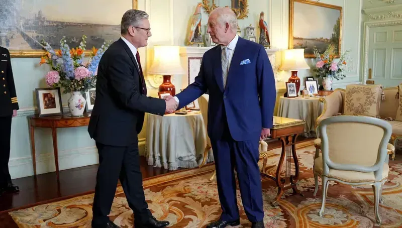 მეფე ჩარლზმა კეირ სტარმერი პრემიერ-მინისტრის პოსტზე ოფიციალურად დანიშნა