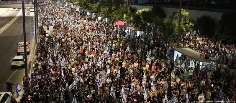 საპროტესტო აქციები ისრაელში, ათასობით დემონსტრანტმა ერთ-ერთი მაგისტრალი გადაკეტა - მოქალაქეები ღაზაში მყოფი მძევლების გათავისუფლებას ითხოვენ