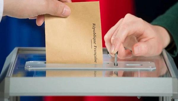 ეგზიტპოლის მიხედვით, საფრანგეთის საპარლამენტო არჩევნებში პირველ ადგილზე მემარცხენეთა ალიანსი გავიდა, მეორეზე ემანუელ მაკრონის პარტია, მარინ ლე პენის გაერთიანება კი მესამე ადგილზეა