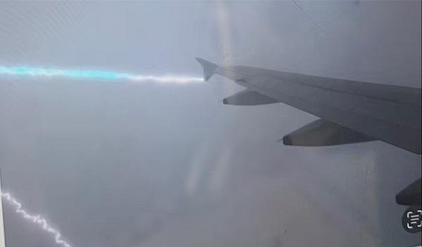 British Airways-ის თვითმფრინავს ფრენისას ელვამ დაარტყა - როგორ გადაარჩინა პილოტის პროფესიონალიზმმა მგზავრები “ჯოჯოხეთური ფრენის“ დროს