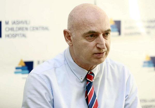 “გაციების მსგავსი სიმპტომატიკა, მსუბუქი ყელის ტკივილი, დაბალი ტემპერატურა“ - ივანე ჩხაიძის გაფრთხილება: ქვეყანაში 2 სახის ვირუსი  დომინირებს