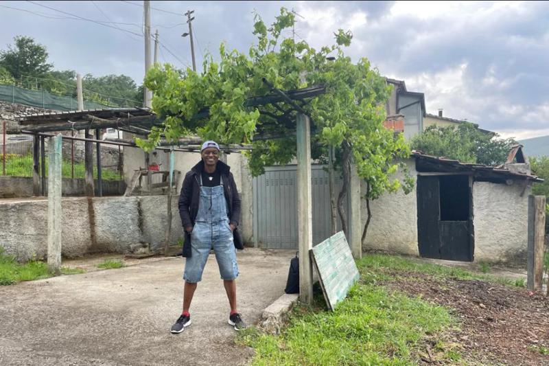 რა დახვდა ამერიკელ კაცს იტალიაში, 8 000 ევროდ შეძენილ ბინაში  და რატომ ფიქრობს, რომ იქ სიცოცხლეს გაიხანგრძლივებს - სიმართლე ლატრონიკოს იაფ სახლებზე