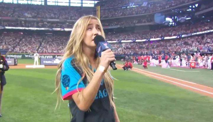 "გრემის" ნომინანტი მომღერლის გამაოგნებელი შესრულება, ანუ როცა მსმენელს "ყურებიდან სისხლი" სდის (ვიდეო)