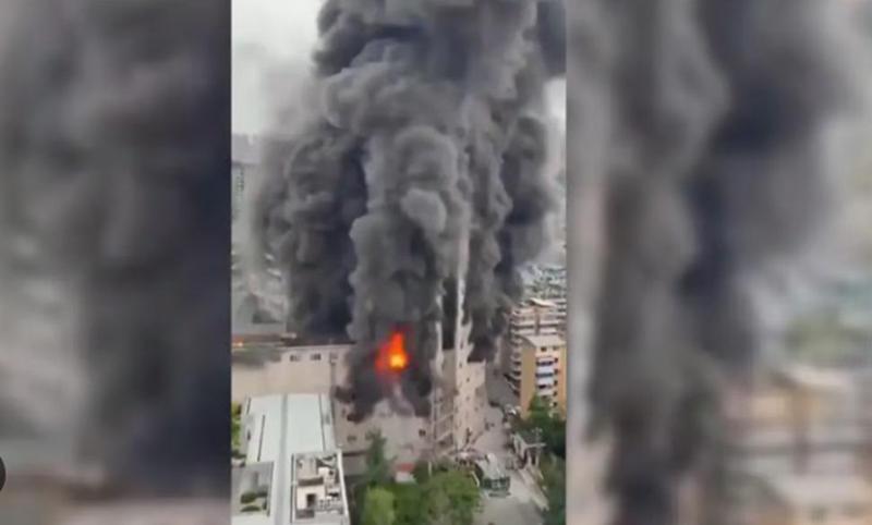 ძლიერი ხანძარი ჩინეთის სავაჭრო ცენტრში - დაღუპულია 16 ადამიანი (ფოტოები)