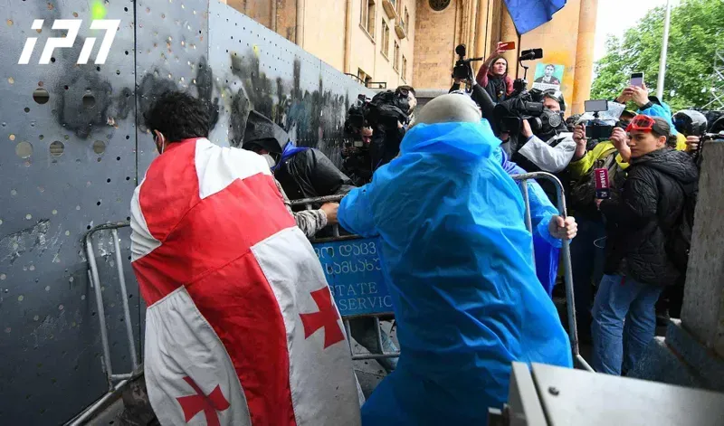 "შსს-თვის მიყენებული 400-ლარიანი ზიანისთვის ხელისუფლება ორ ახალგაზრდას 3-დან 6 წლამდე პატიმრობისთვის წირავს" - "დემოკრატიის კვლევის ინსტიტუტი"