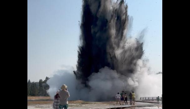 იელოუსტონის პარკში მოულოდნელად გეიზერი ამოიფრქვა - ამოფრქვევის დროს პარკში ტურისტები იმყოფებოდნენ (ვიდეო)
