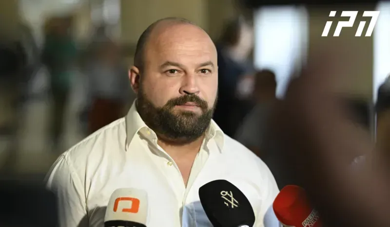 "უაზრო კითხვები იყო, სიცილის მეტი არაფერი მიკეთებია" - რა თქვა ფოთის საკრებულოს წევრმა ლაშა რუხაიამ, რომელიც  სუს-ში დაწყებული გამოძიების ფარგლებში გამოიკითხა
