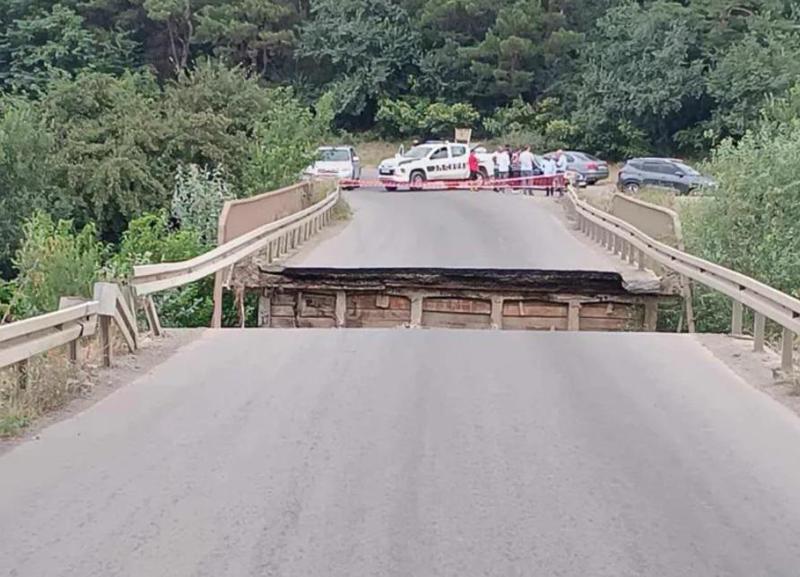 ნორიო-ლილოს დამაკავშირებელ გზაზე ხიდი ჩავარდა - რა ვითარებაა ადგილზე?