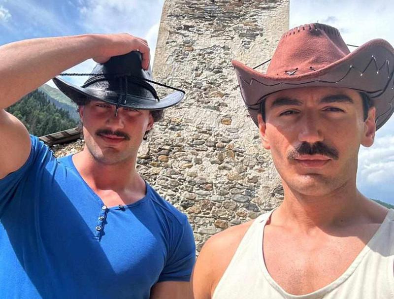 "ფარული ვნების" პერსონაჟებს გვადარებენ... გვიწერენ, მართლა აკეთებთ საქმეს თუ გადაღებისთვისო?" - როგორია"ტიკტოკზე" პოპულარული სვანი ბიჭების რეალური ცხოვრება