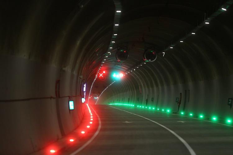 როგორ გამოიყურება ახალი, 1800 მ-იანი გვირაბი რიკოთზე, რომელიც დღეს გაიხსნა - ძველ გვირაბში სარეაბილიტაციო სამუშაოები იწყება