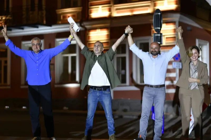 პოლიტიკურ გაერთიანებას "ძლიერი საქართველო" "ალეკო ელისაშვილი-მოქალაქეები" შეუერთდა