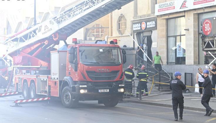 ახმეტელის მეტროს მიმდებარედ, სავაჭრო ცენტრში გაჩენილი ხანძარი ლიკვიდირებულია