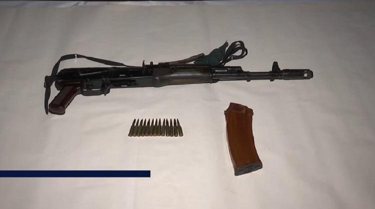 პოლიციამ თბილისსა და რეგიონებში დიდი ოდენობით უკანონო ცეცხლსასროლი იარაღი და საბრძოლო მასალა ამოიღო - დაკავებულია 8 პირი