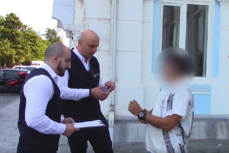 “ყოფილ მეუღლეს დაედევნა, პირსინგის ახევით და ჯანმრთელობის დაზიანებით დაემუქრა“ - სპეციალურმა საგამოძიებო სამსახურმა, სასაზღვრო პოლიციის თანამშრომელი დააკავა