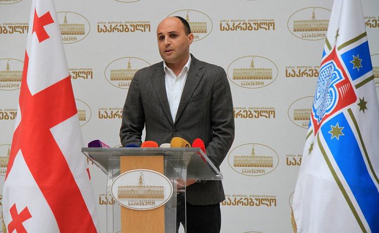 “ჩვენ ვნახეთ შეშინებული და დამფრთხალი ოლიგარქი, რომელიც ვეღარ ბედავს დაჯავშნული აკვარიუმის გარეშე გამოჩენას“ - ირაკლი ნადირაძე