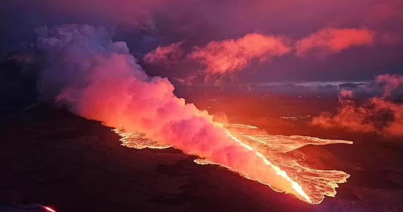 ძლიერ მიწისძვრას ვულკანის ამოფრქვევა მოჰყვა - აპოკალიფსური ფოტოები ისლანდიიდან: ევაკუირებულია ათასობით ადამიანი