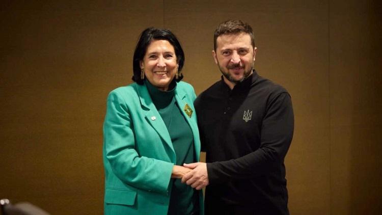 “მეგობარო, გმადლობთ... მეგობარი ქართველი ხალხი, ისევე როგორც უკრაინელები, აღიარებს, რომ თავისუფლებისთვის ღირს ბრძოლა“ - ზელენსკი სალომე ზურაბიშვილს