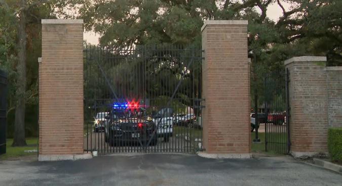 თანამედროვე “რომეო და ჯულიეტა“? - აშშ-ში, უნივერსიტეტის საერთო საცხოვრებელში ქალ-ვაჟის ცხედრები ნახეს: ერთი ვერსიით, მათ სიყვარულს ოჯახის წევრები ეწინააღმდეგებოდნენ