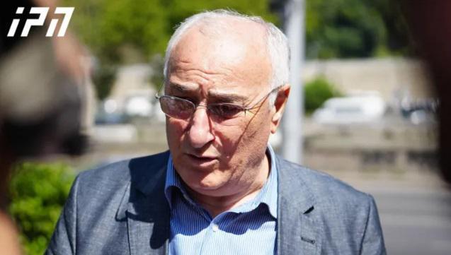 "ჩვენ უარი ვთქვით მართლმადიდებლობის სახელმწიფო რელიგიად აღიარებაზე...მე წინააღმდეგი ვარ, რომ რომელიმე რელიგიას მიენიჭოს ოფიციალური რელიგიის სტატუსი" - ჯონი ხეცურიანი