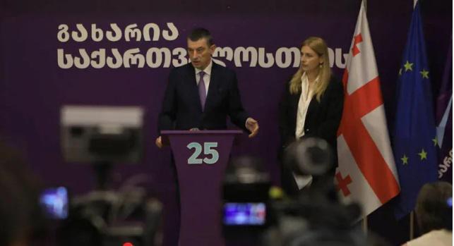 თეონა აქუბარდია გიორგი გახარიას გუნდს შეუერთდა