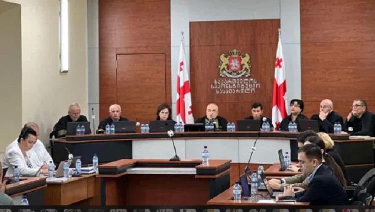 “უცხოური გავლენის გამჭვირვალობის შესახებ“ კანონის შეჩერებასა და გაუქმებასთან დაკავშირებული სარჩელების განხილვა განახლდა - სასამართლო იუსტიციის სამინისტროს და ენათმეცნიერს მოუსმენს