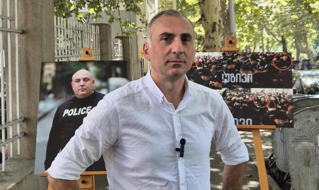 "ეს კარგი ნაჭამ-ნასვამი პოლიციელი ზაქრო ჩოხელია, რომელიც კადრებშიც ჩანს, როგორ მირტყამს" - ალეკო ელისაშვილი