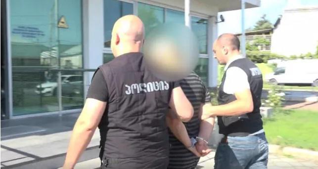 მკვლელობა ქარელში: ახალგაზრდა მამაკაცს თოკით ხელები შეუკრეს და გაგუდეს - დაკავებულია 2 ადამიანი