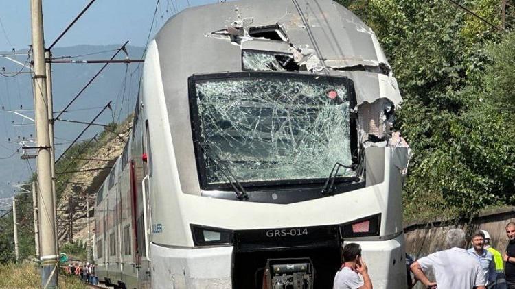 რა ხდება ცნობილი თბილისში მომხდარ სარკინიგზო ავარიაზე, რომელსაც “საქართველოს რკინიგზის“ 2 თანამშრომელი ემსხვერპლა და რა მდგომარეობაში არიან ბათუმი-თბილისის რეისის მგზავრები?