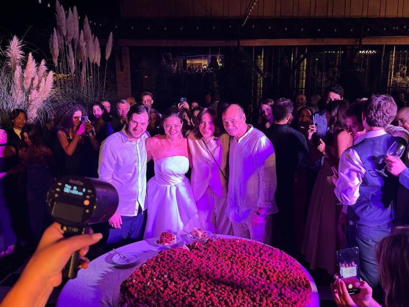 ირინკა კავსაძისა და გიორგი ტაბიძის ზღაპრული ქორწილი კახეთში - გიუიაანთ მეღვინეობის ზღაპრულმა სივრცემ ცნობილ სტუმრებს უმასპინძლა