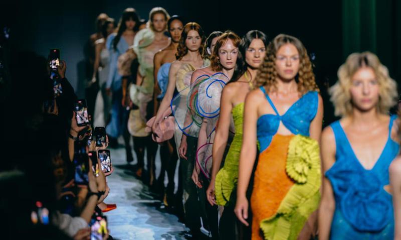 “ომთან ერთად ცხოვრება ვისწავლეთ” - უკრაინის მოდის კვირეული დაბრუნდა