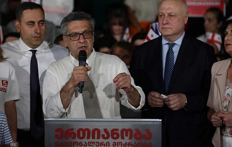 “სასიამოვნო იქნებოდა, ინფორმაცია არა მედიიდან გამეგო, არამედ სამინისტროდან ვინმე შემხმიანებოდა“ - რას აცხადებს ლაშა ბაქრაძე ლიტერატურის ინსტიტუტის დირექტორის თანამდებობიდან მისი გათავისუფლების შესახებ