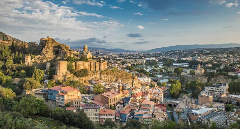 "კარგი ამბავი გვაქვს... ევროპაში გადატვირთულ ტურისტულ ადგილებს შორის არის ადგილი, სადაც მეტი ვიზიტორი სჭირდებათ" - რას წერს BBC საქართველოზე?