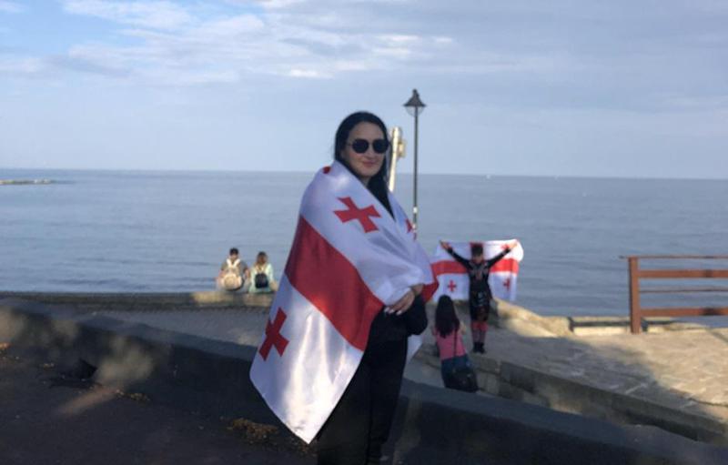 "რომ ჩამოდგებით ხოლმე ხელისუფლების წარმომადგენლები და პოზირებთ ემზარ წილოსანის საფლავთან, ვინ იყო ემზარი? ვის მოუხადონ ბოდიში ჩემმა შვილებმა?" - შინდისის ბრძოლის გმირის მეუღლის მიმართვა