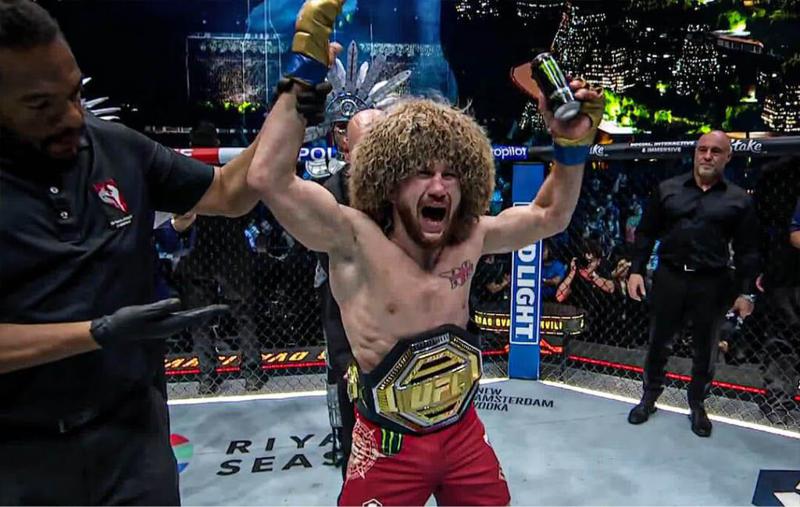 "მან არარეალური გამძლეობა აჩვენა..." - მერაბ დვალიშვილი ჩემპიონის ქამრით, მისი ემოციები და აღფრთოვანებული უცხოელი ფანები: რა ხდებოდა "სფეროს" დარბაზში შონ ო'მალის განადგურების შემდეგ (ფოტო/ვიდეო)