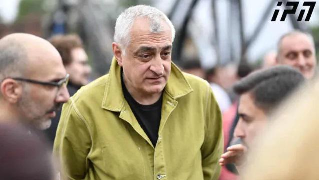 "ჩვენ ხელმოწერისთვის ვიყავით მზად გუშინ, როცა პრეზიდენტის სასახლე დავტოვე, არ ვიცი რა შეიცვალა" - გაუგებრობა მოლაპარაკებებში: რას აცხადებს მამუკა ხაზარაძე?